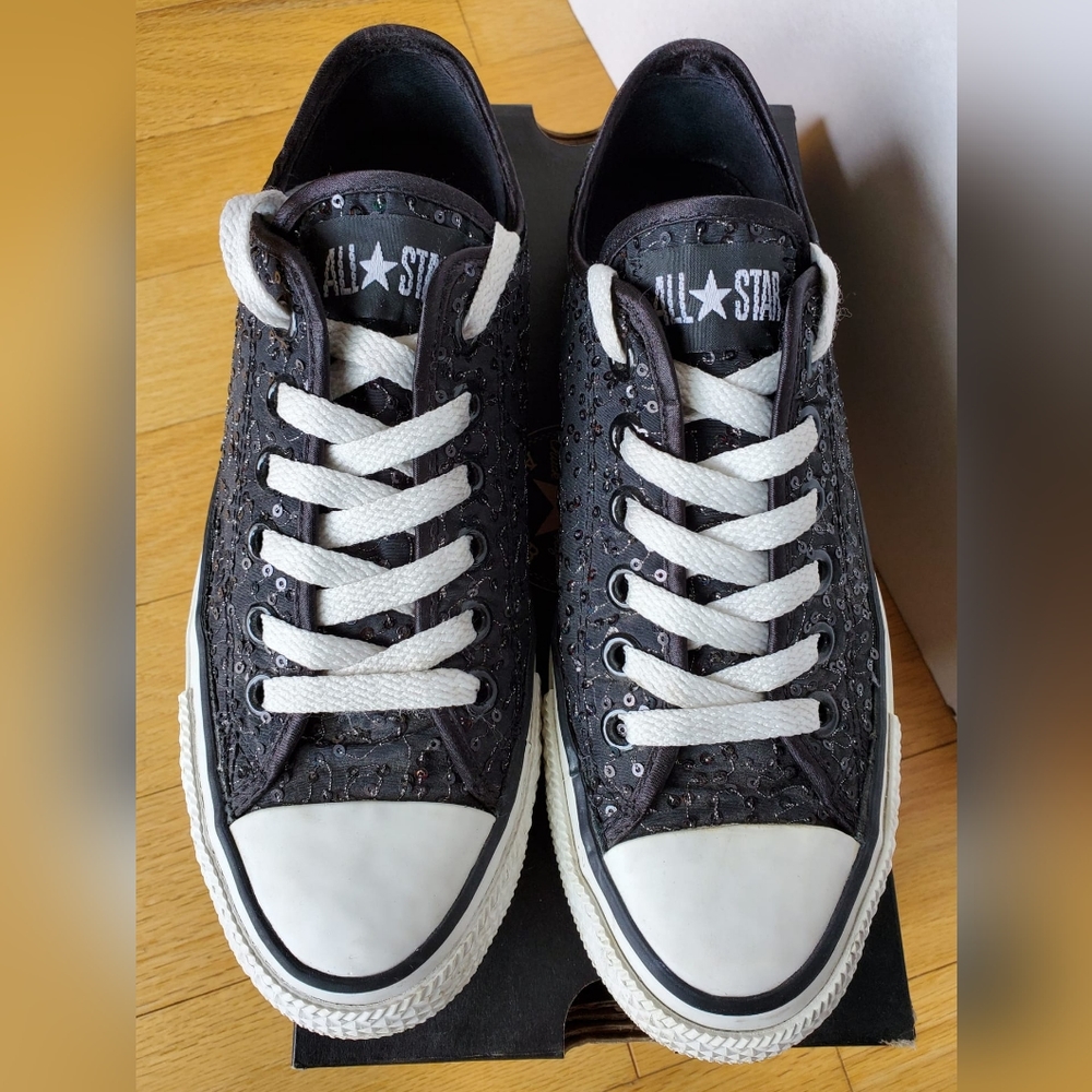 Black converse low tops sz 6.5